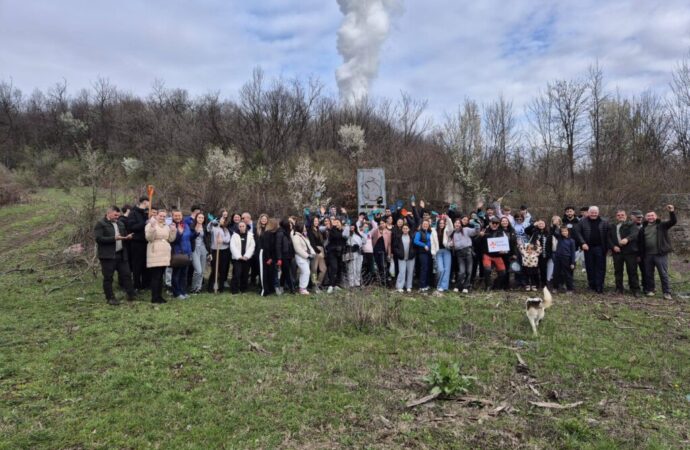 Pădurea Erasmus prinde rădăcini la Roșia-Jiu, cu sprijinul comunității locale 1 Pădurea Erasmus prinde rădăcini la Roșia-Jiu, cu sprijinul comunității locale