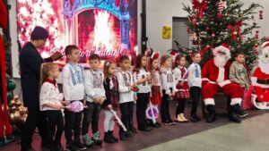 Municipiul Târgu Jiu a strălucit în perioada Sărbătorilor de Iarnă 3 Municipiul Târgu Jiu a strălucit în perioada Sărbătorilor de Iarnă - 29 decembrie 2025 AccentNews.ro