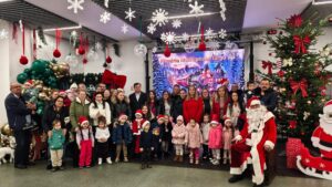 Municipiul Târgu Jiu a strălucit în perioada Sărbătorilor de Iarnă 2 Municipiul Târgu Jiu a strălucit în perioada Sărbătorilor de Iarnă - 29 decembrie 2025 AccentNews.ro