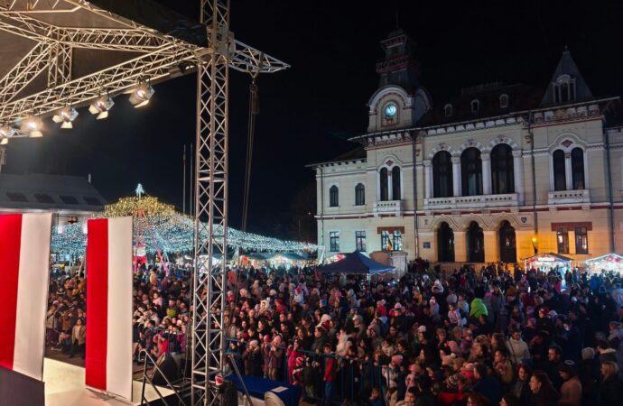 Municipiul Târgu Jiu a strălucit în perioada Sărbătorilor de Iarnă 1 Municipiul Târgu Jiu a strălucit în perioada Sărbătorilor de Iarnă