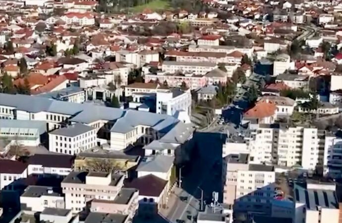 Lucrări de refacere după proiectul de eficiență energetică derulat în municipiul Târgu Jiu