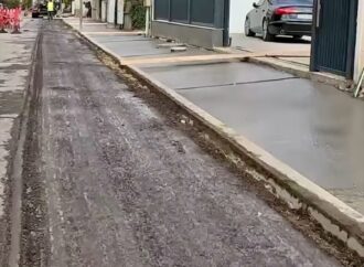 Edilitara desfășoară lucrări de frezare și asfaltare pe strada Ioan C. Popilian