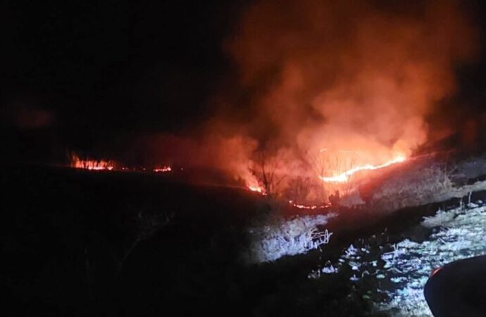 Incendii în Runcu și Mușetești: pompierii au intervenit pentru stingerea flăcărilor