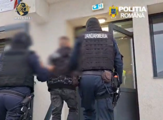 13 persoane reținute după perchezițiile din Gorj