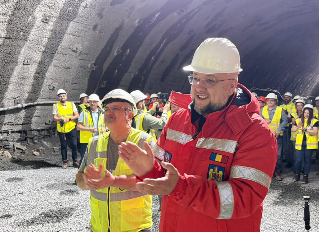 Vâlcea: Primul tunel rutier de pe Valea Oltului a fost străpuns - 7 mai 2026 AccentNews.ro