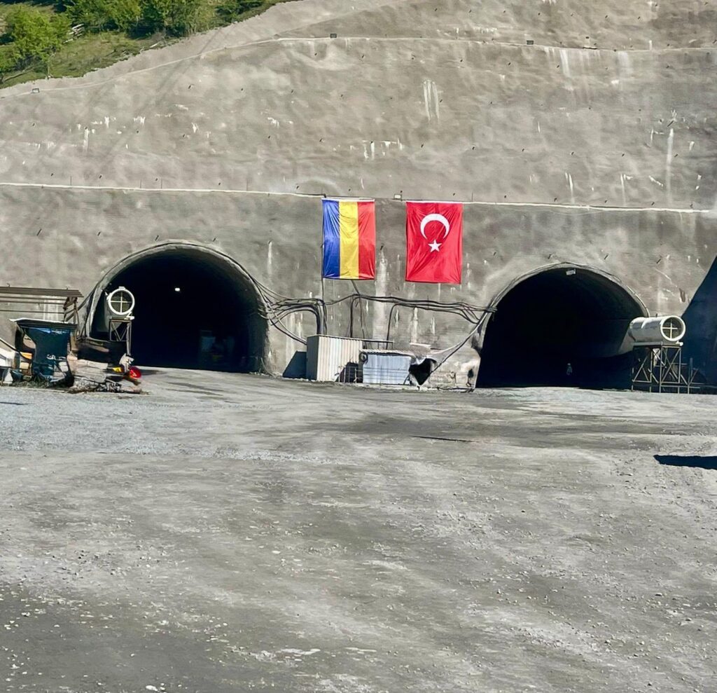 Vâlcea: Primul tunel rutier de pe Valea Oltului a fost străpuns - 7 mai 2026 AccentNews.ro