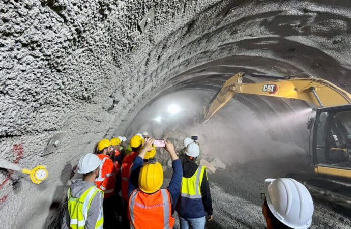 Vâlcea: Primul tunel rutier de pe Valea Oltului a fost străpuns