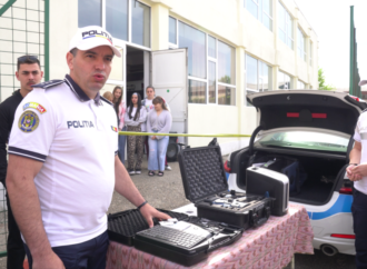 Viitori șoferi, testați la Liceul Tehnologic “Henri Coandă”. Polițiștii gorjeni, parte din eveniment